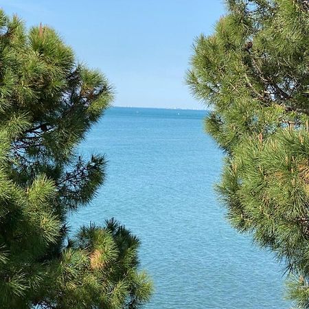 Apartment Mit Meerblick Am Strand Costa Azzura Градо Екстериор снимка
