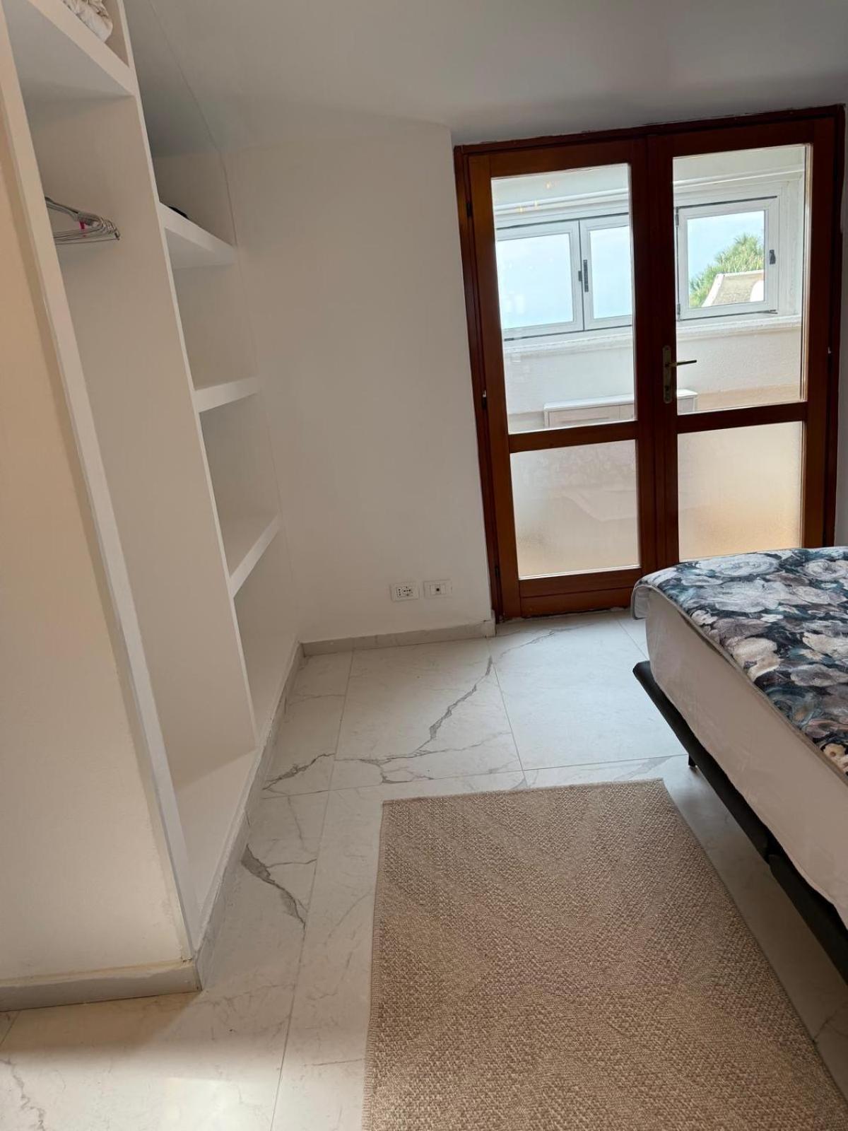 Apartment Mit Meerblick Am Strand Costa Azzura Градо Екстериор снимка