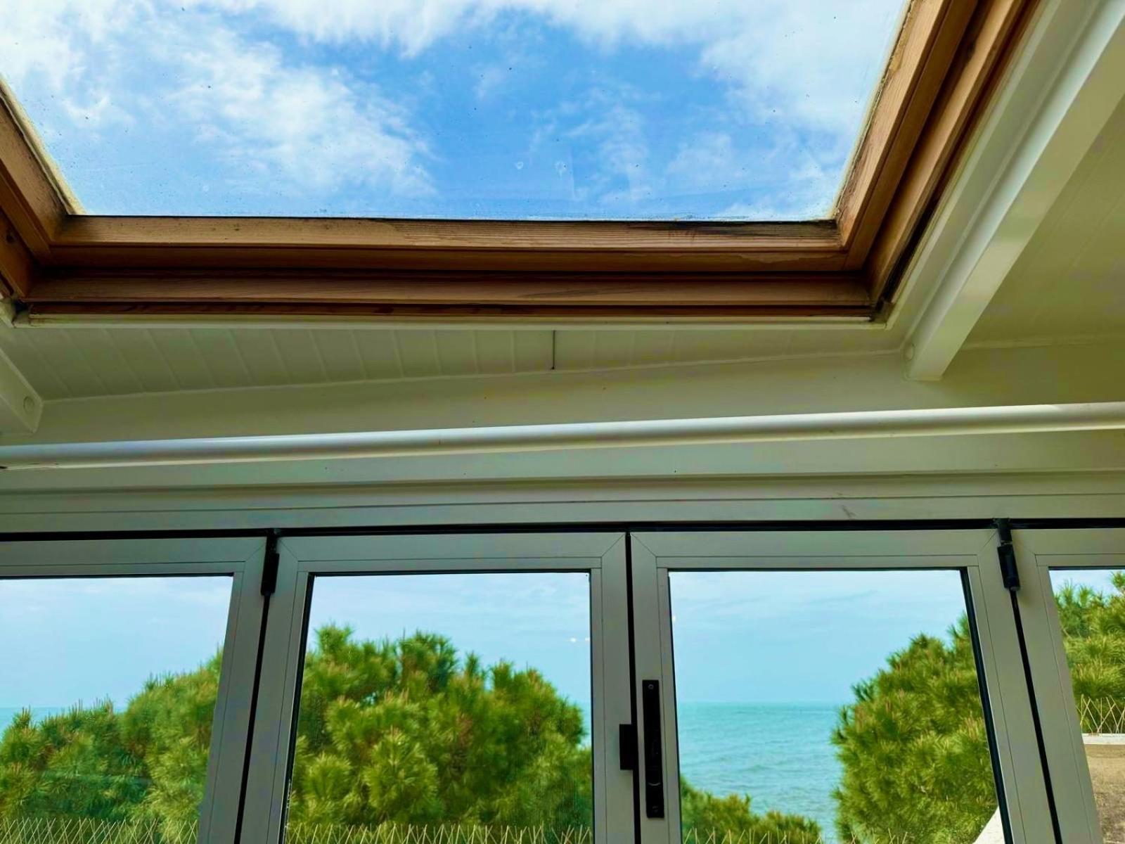 Apartment Mit Meerblick Am Strand Costa Azzura Градо Екстериор снимка