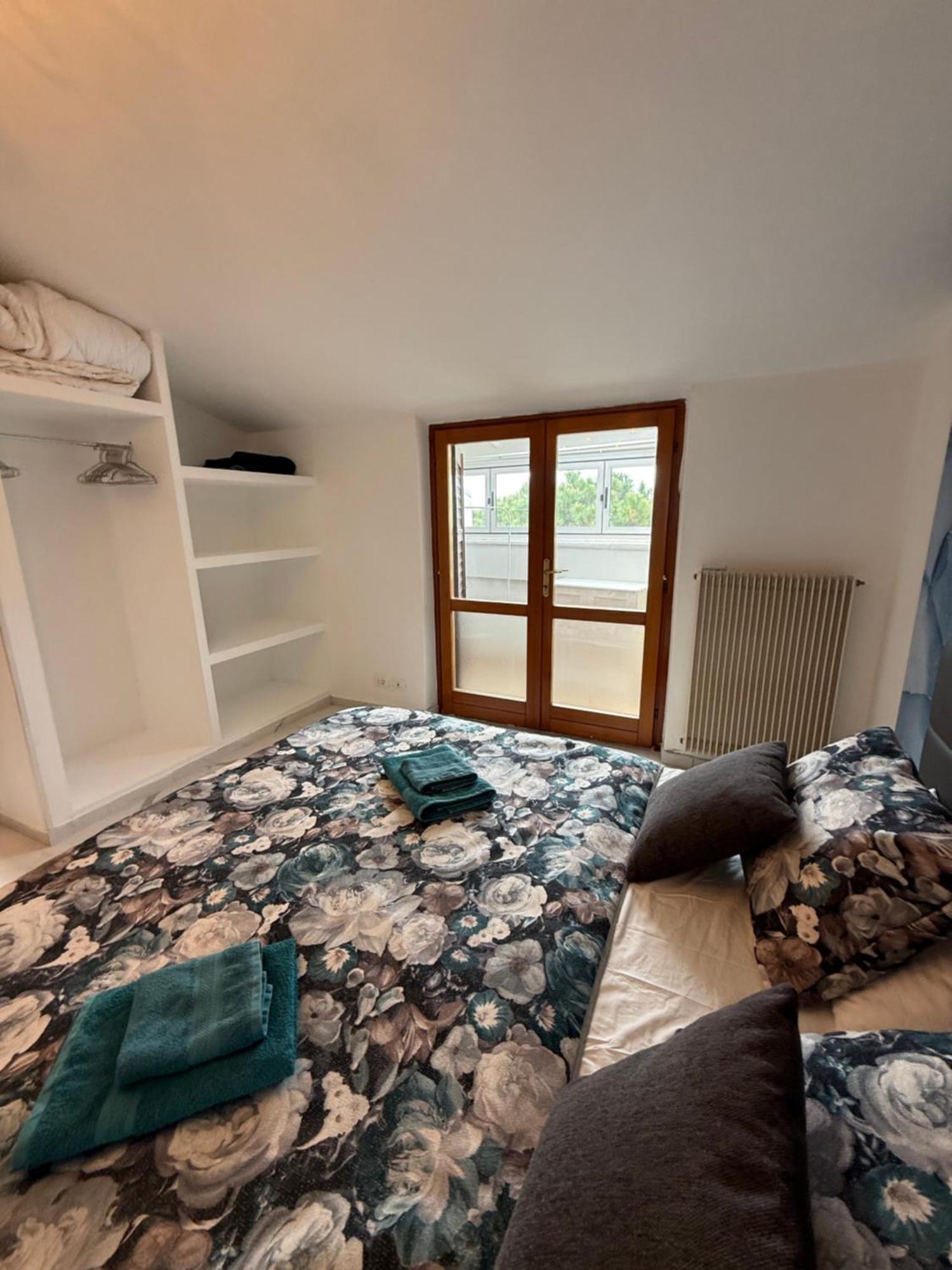 Apartment Mit Meerblick Am Strand Costa Azzura Градо Екстериор снимка