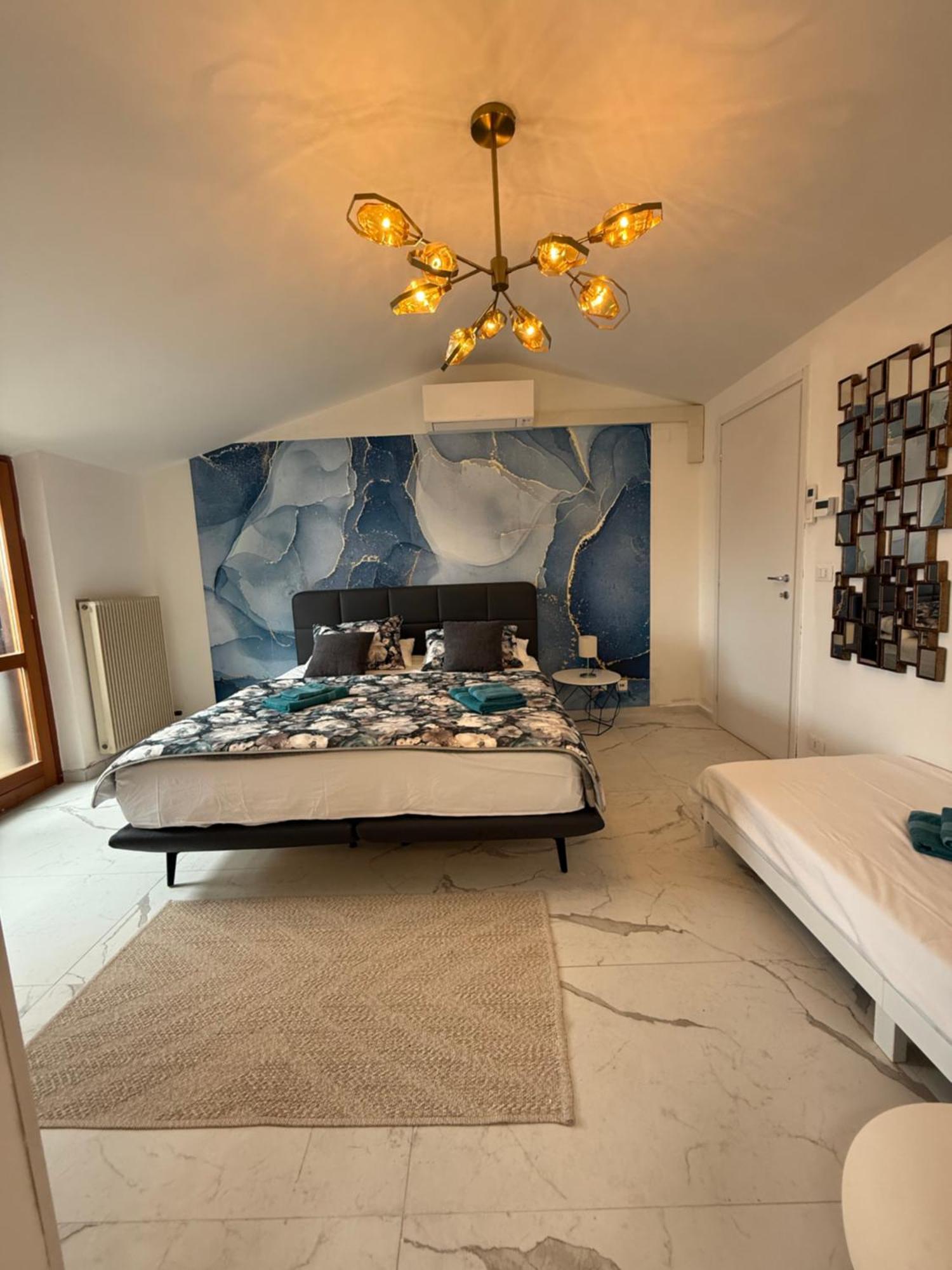 Apartment Mit Meerblick Am Strand Costa Azzura Градо Екстериор снимка