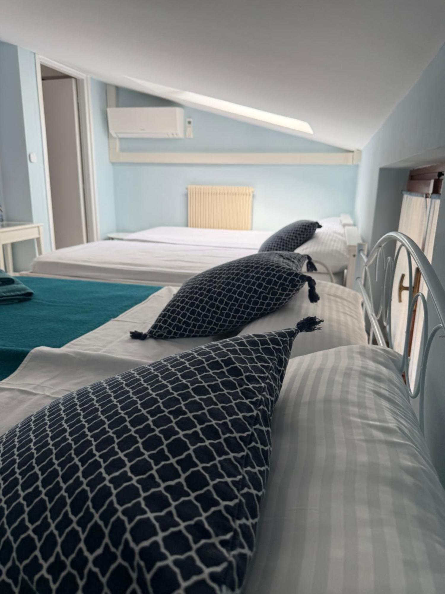 Apartment Mit Meerblick Am Strand Costa Azzura Градо Екстериор снимка